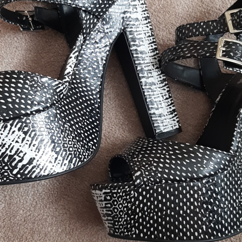 Platform heels - Picture 4 of 7